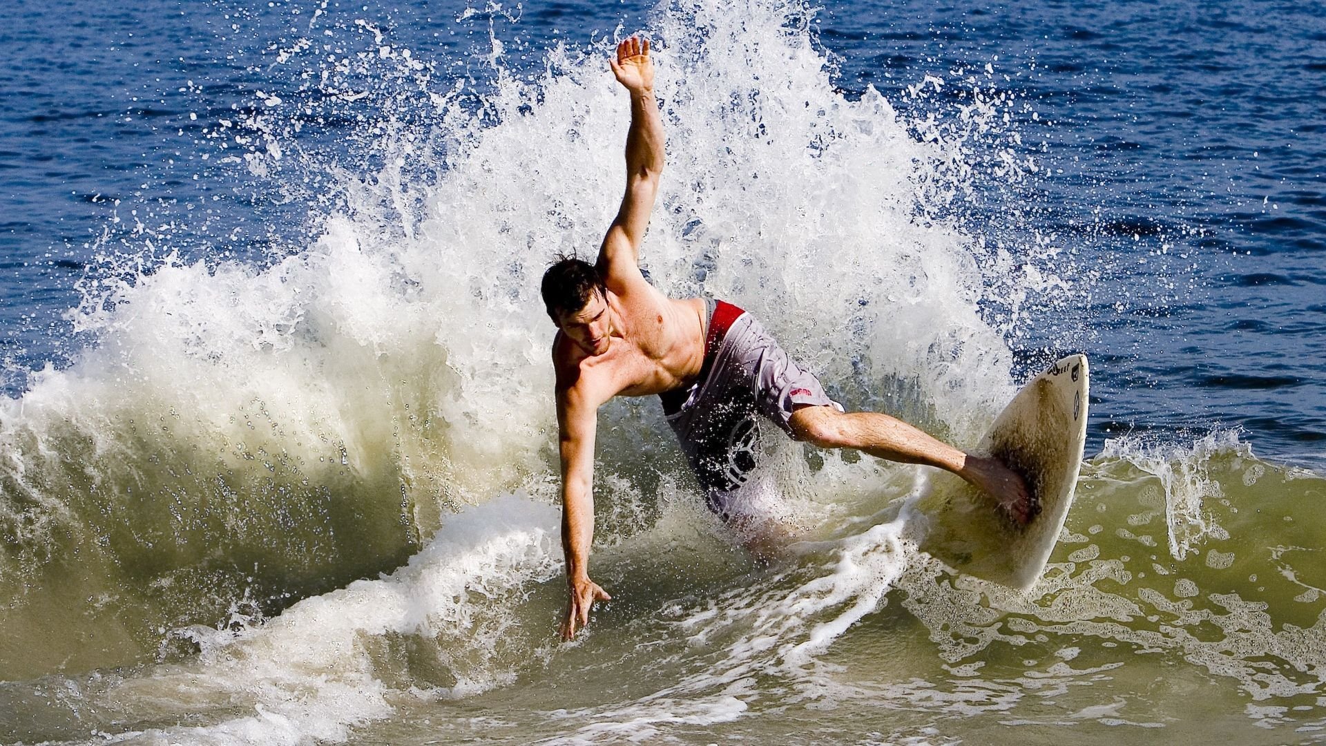 开云体育下载-铁壁围城，利物浦完美零封C罗，门神凯莱赫荣膺全场最佳，铁壁围城，利物浦完美零封C罗，门神凯莱赫荣膺全场最佳